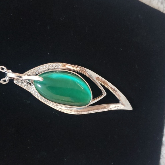 Green gem long chain necklace - Picture 4 of 4